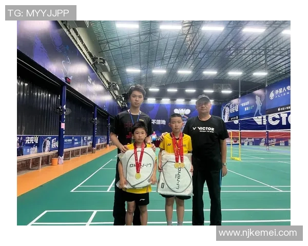 赛后分析:上海羽毛球队与北京羽毛球队的默契配合与战术对抗探讨 赛后分析:上海羽毛球队与北京羽毛球队的默契配合与战术对抗探讨