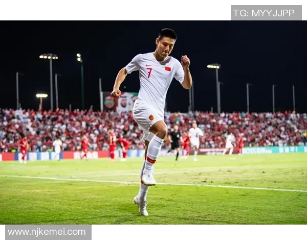 黑子的足球明星之路揭秘：从默默无闻到闪耀绿茵场的传奇旅程